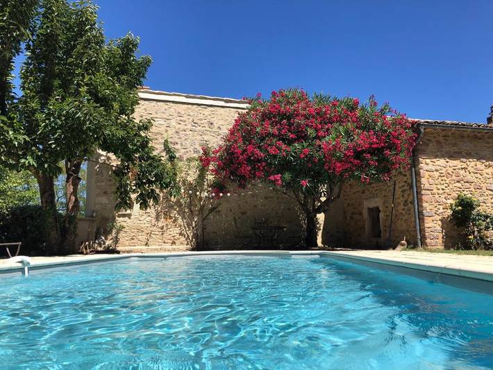 Chambre d’hôte pour 2 personnes, avec Terrasse ainsi que Jardin et Piscine