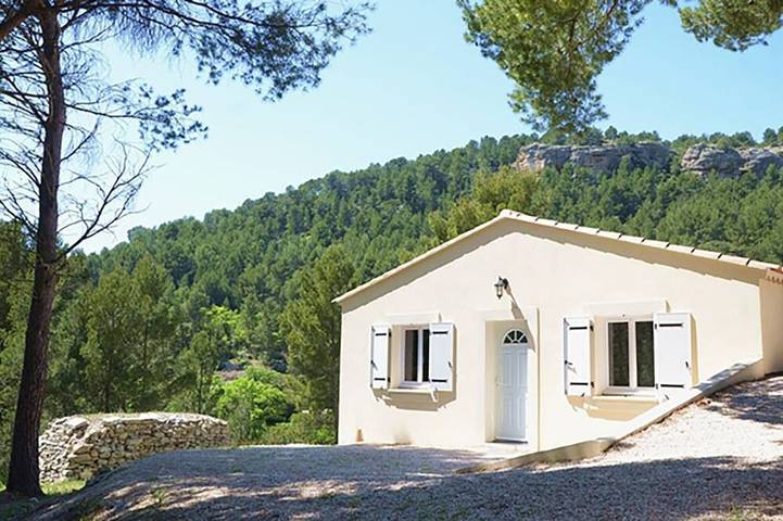 Gîte pour 4 personnes, avec Terrasse ainsi que Jardin et Piscine
