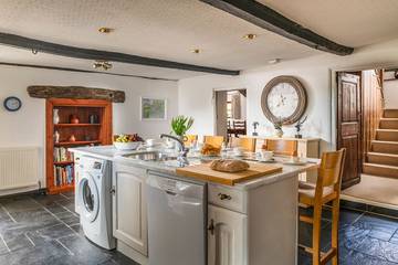 Villa for 6 People in Devon, South West England, Photo 2