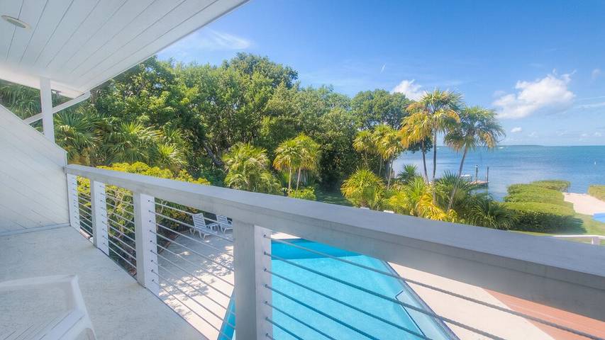 Vacation rental for 10 people, with hot tub and yard in Islamorada