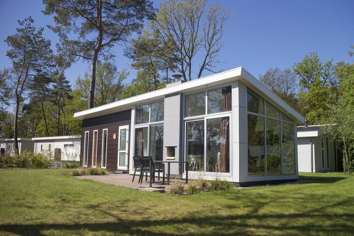 Ferienhaus für 4 Personen, mit Balkon/Terrasse und Terrasse sowie Garten in IJhorst
