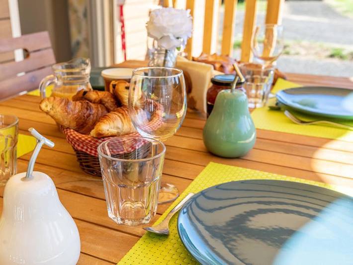 Camping de la Haute Sioule - Mobilheim 4 personen - Mobilheim Mit 2 Schlafzimmern in Saint-Bonnet-près-Orcival, Regionaler Naturpark Volcans d'Auvergne