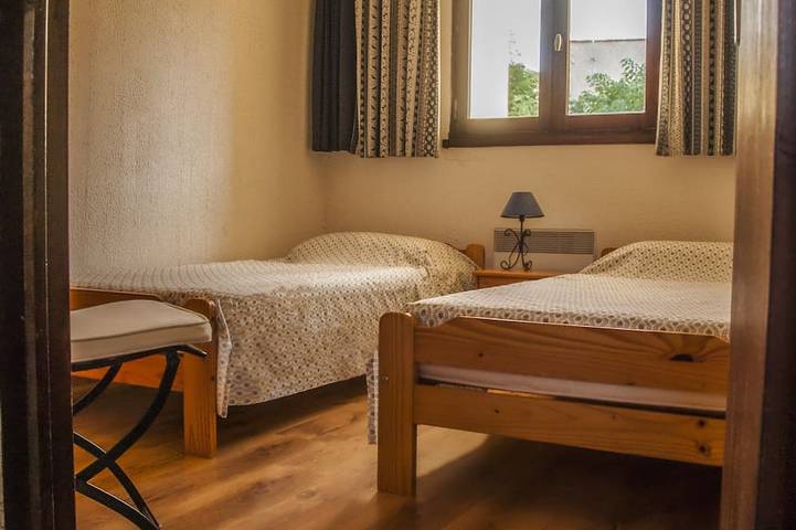 Gîte pour 10 personnes, avec jacuzzi ainsi que balcon et jardin à Saint-André-de-Roquepertuis - 4