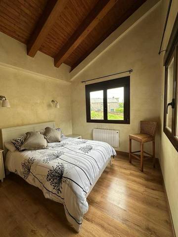 Gîte pour 4 personnes, avec balcon ainsi que piscine et vue à Mijares