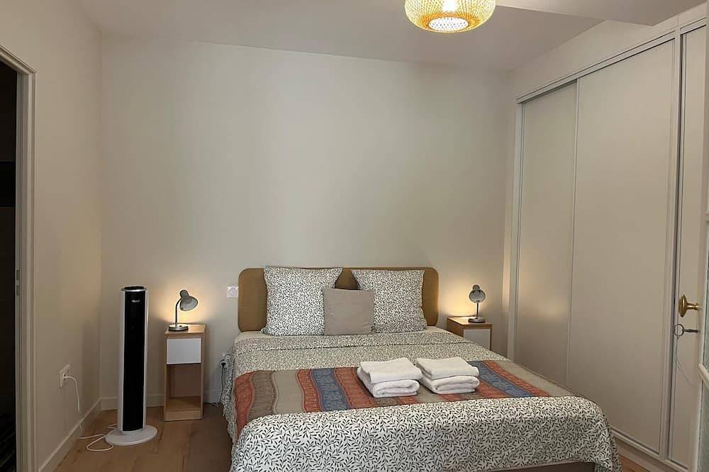 Ganze Wohnung, Downtown: a quiet, bright, and upscale retreat in Poitiers, Vienne
