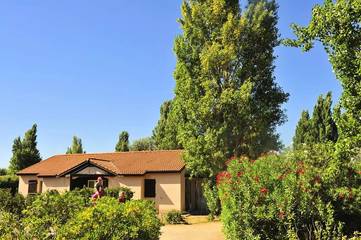 Gîte pour 4 personnes, avec terrasse et piscine dans Plage de l'Espiguette