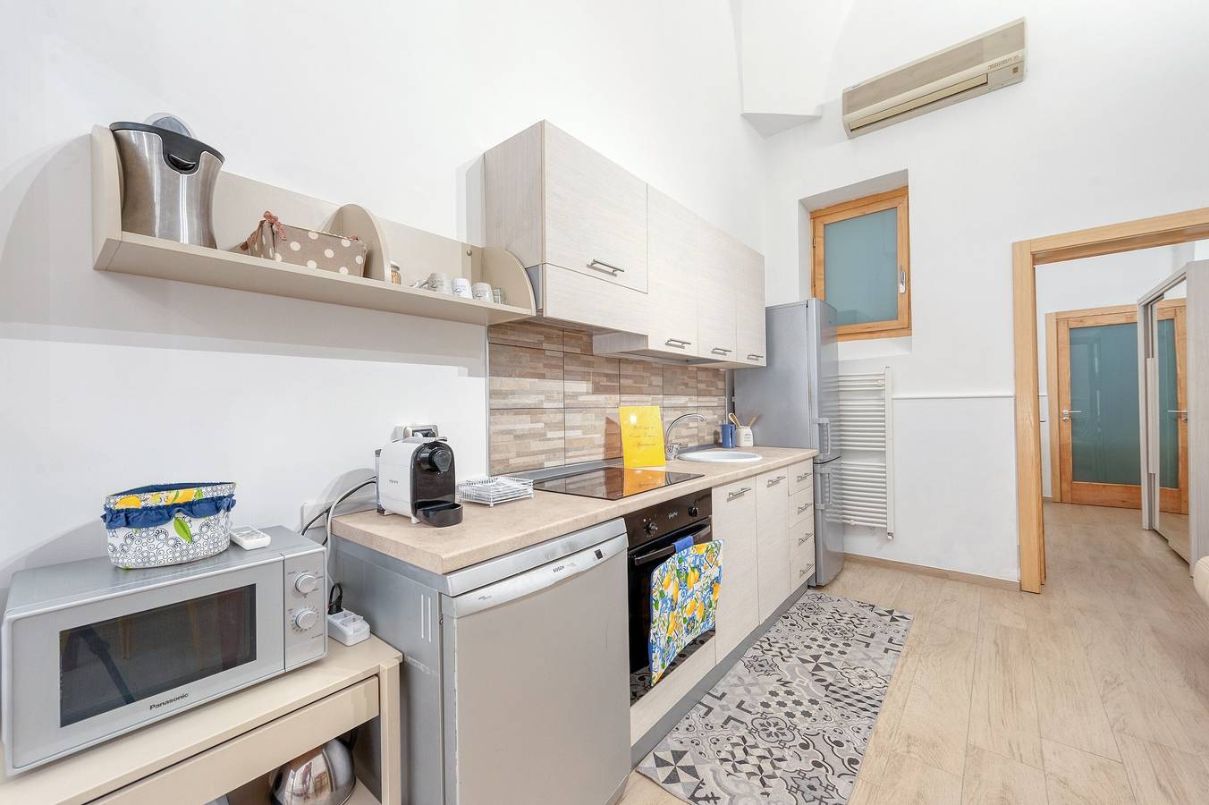 Appartement entier, Appartement 'Conte Cavour' avec terrasse privée, Wi-Fi et climatisation in Brindisi, Salento