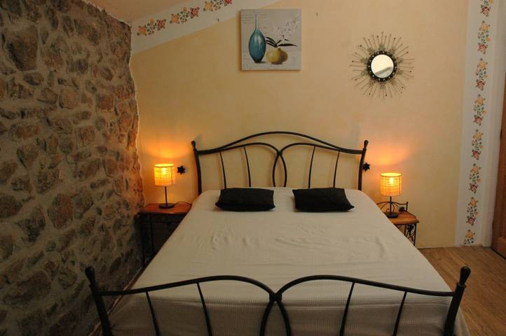 Chambre d’hôte pour 3 personnes, avec piscine et jardin, animaux acceptés en Ardèche - 3