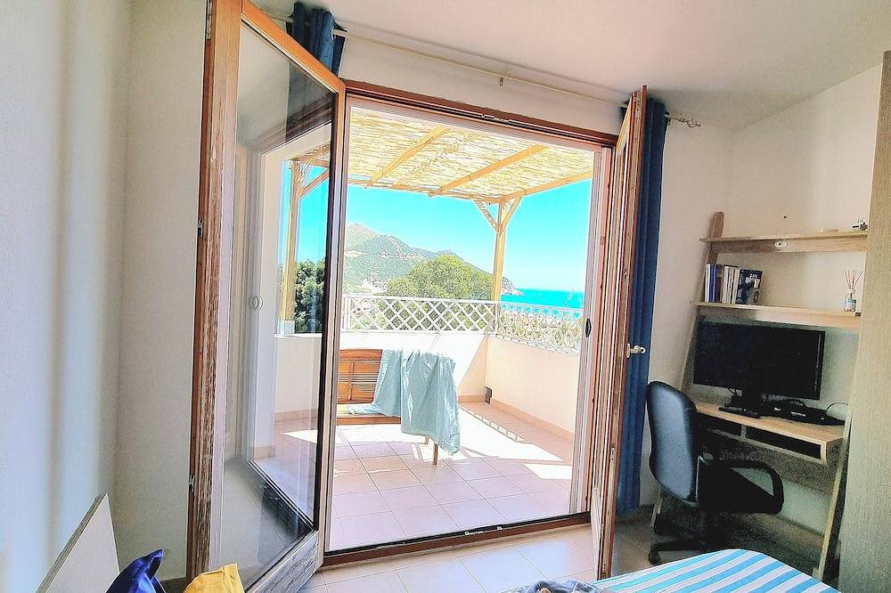 5 min walk to the beach!Stylish home with views. in Solanas, Comune di Sinnai