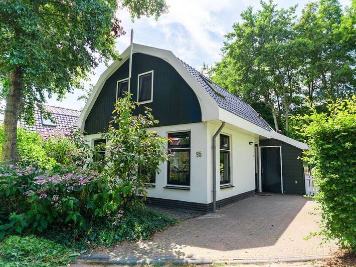 Ferienhaus für 4 Personen, mit Sauna und Whirlpool sowie Garten und Terrasse in Schoorl
