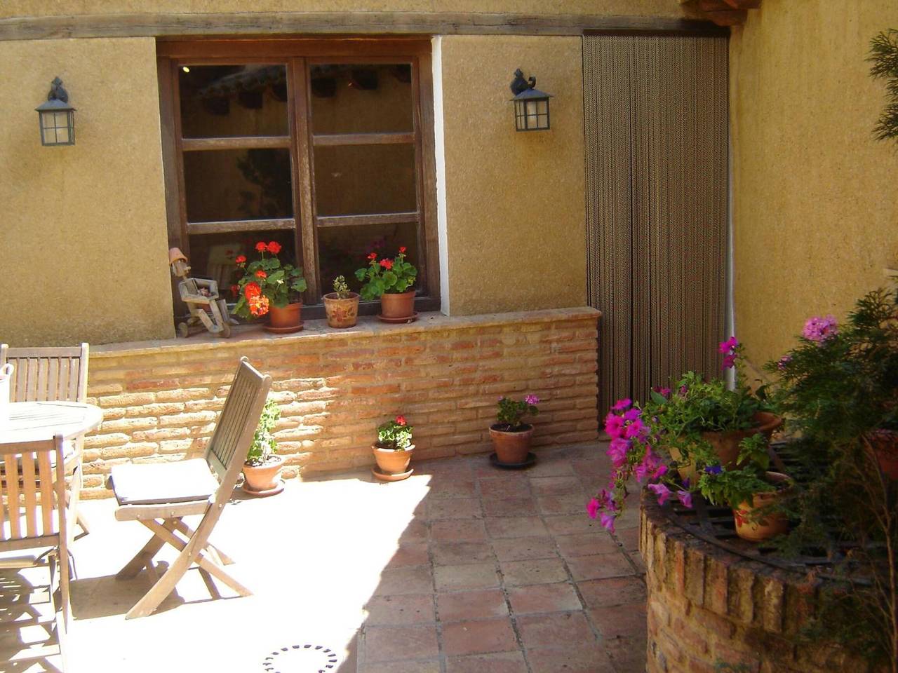 Landhaus 'El Encuentro' mit traditioneller Lehm- und Holzarchitektur in Villalón de Campos, Valladolid Provinz