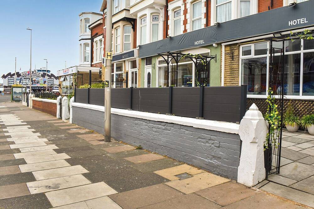 Log Cabin for 5 People in Blackpool, North West England