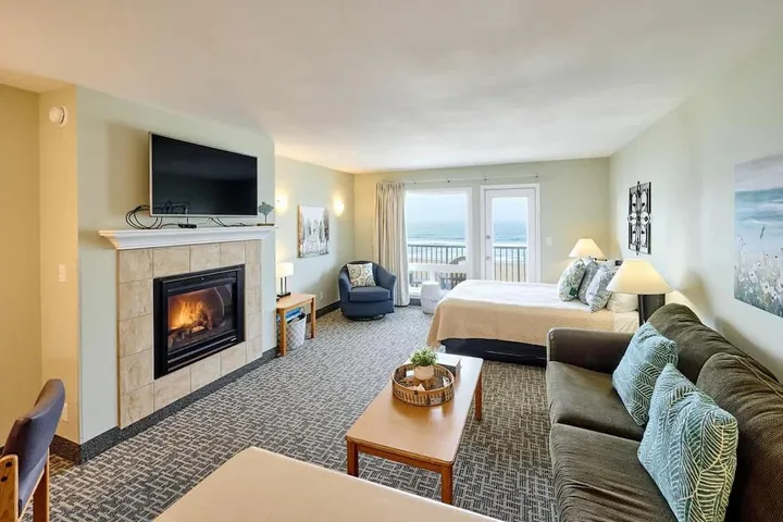 Vacation house for 4 people, with terrace and pool as well as hot tub - 1
