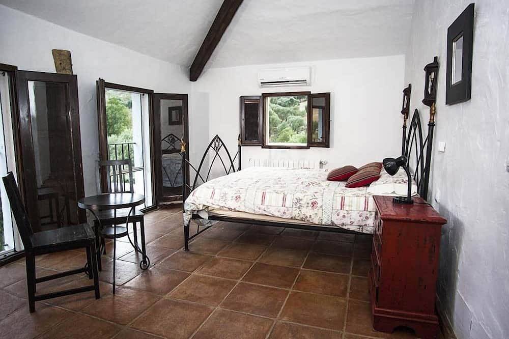 Fantastic property, great location! Pool, barbecue & pizza oven. in Grazalema, Sierra de Grazalema