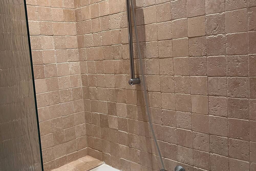 Charming atypical house, La Vigne in Lourmarin in Lourmarin, Parc naturel régional du Luberon