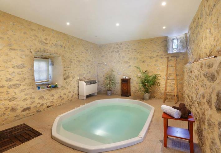 Location de vacances pour 3 personnes, avec jardin ainsi que jacuzzi et sauna dans Montfroc - 2