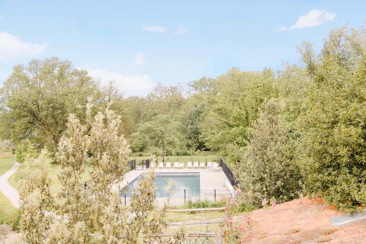 Location de vacances pour 4 personnes, avec jardin ainsi que piscine et vue à Chauché