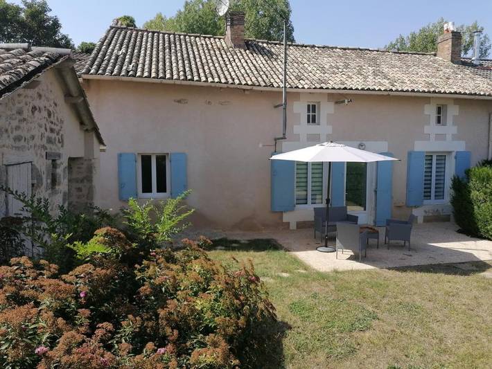 Location de vacances pour 6 personnes, avec jardin dans Marigny-Chemereau