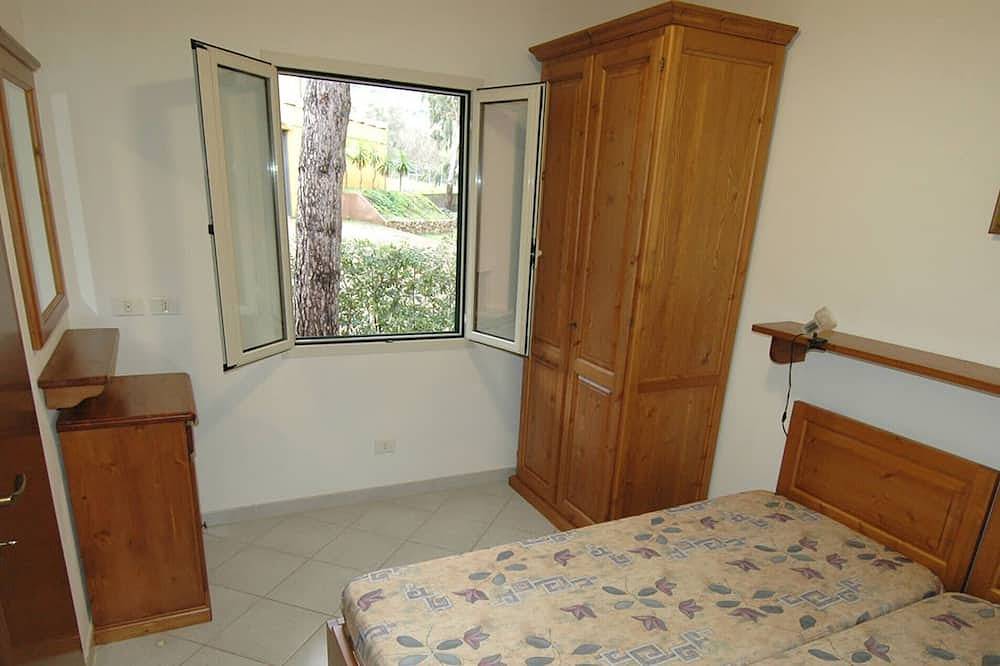Ganze Wohnung, Zweizimmerwohnung mit Veranda & Garten, 50 m zum Meer – Feriendorf Sole e Mare in Nisporto, Riotorto