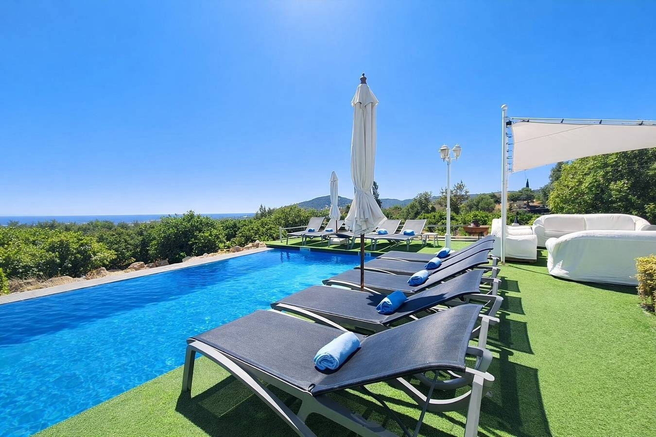 Villa « Casa Do Lago » avec vue sur mer, Wi-Fi et climatisation in Estoi, Faro