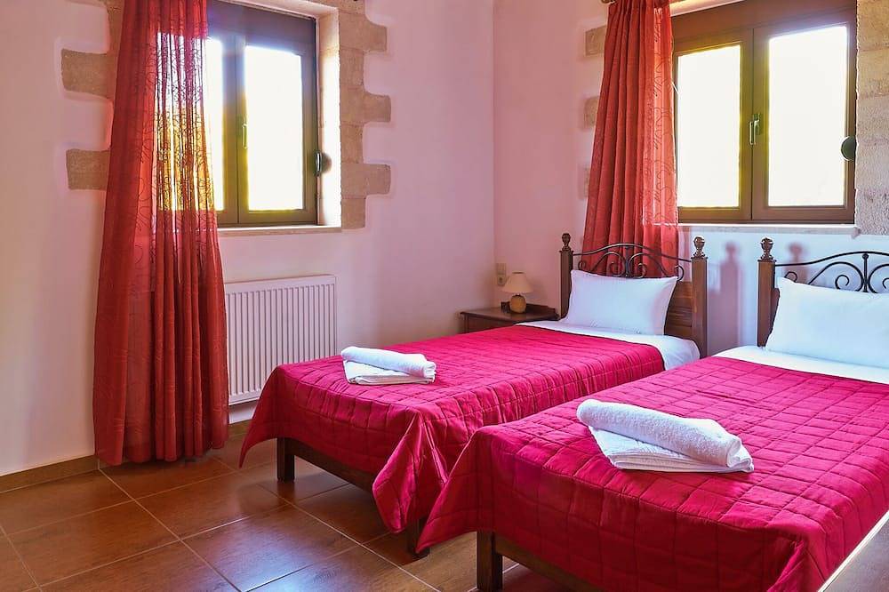 Elina Villa, a stone villa with private pool, bbq and sea view in Chania und Umgebung
