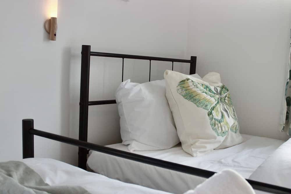 Carlton House 3 Bedrooms ,Cinema, Wifi, Mini Golf in Northampton, Northamptonshire