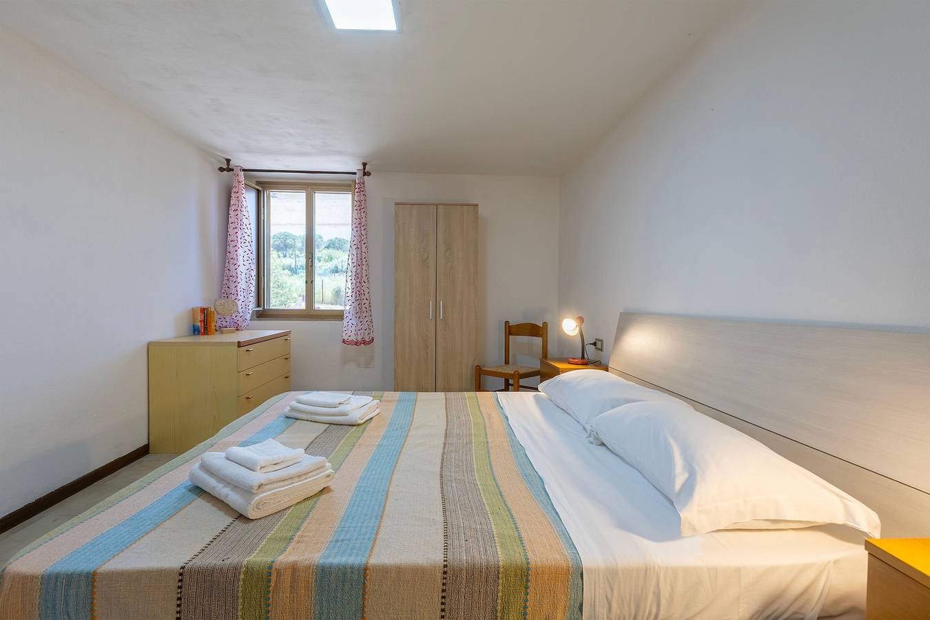 Apartamento inteiro, Apartamento 'villa singola 3' com vista montanha, Wi-Fi e ar condicionado in La Muddizza, Valledoria
