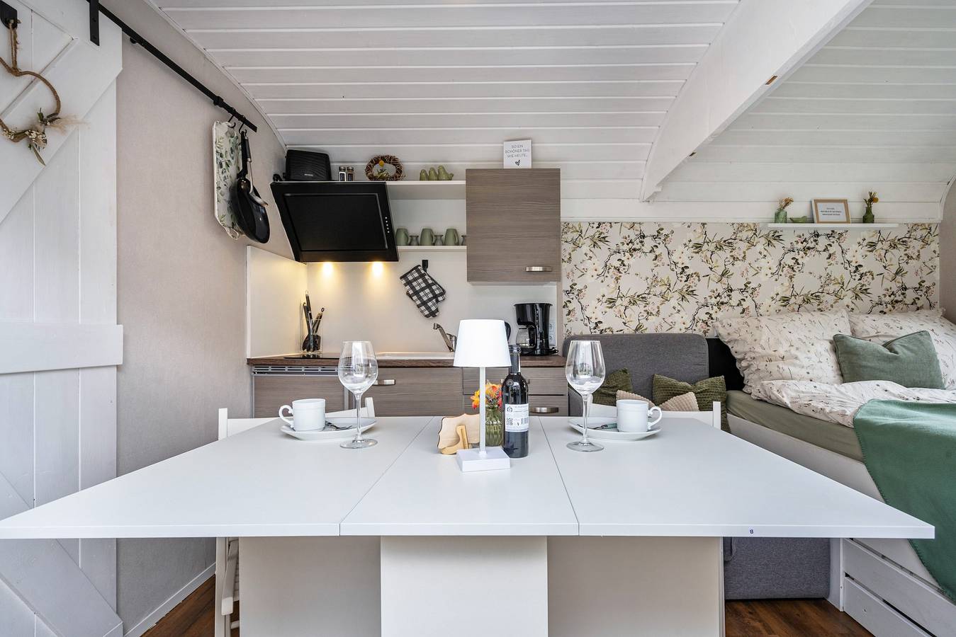 Tiny Home 'Amselnest' met uitzicht op het meer, privéterras en wifi, foto 7