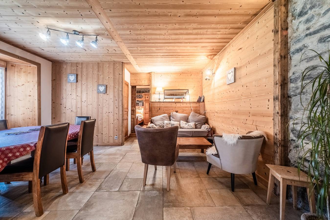 Entire apartment, Apartment 'Bel Appartement - Sixt Fer Cheval' with Private Terrace, Private Garden and Wi-Fi in Sixt-Fer-à-Cheval, Bonneville region
