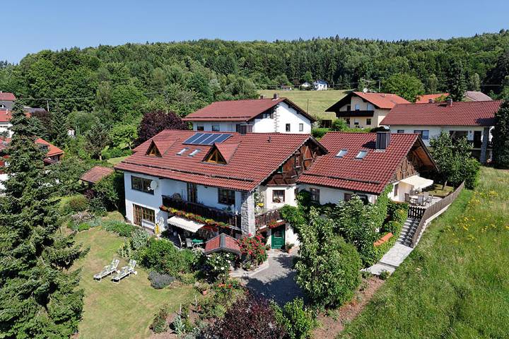 Ferienwohnung für 5 Personen, mit Balkon und Balkon/Terrasse sowie Terrasse und Garten in Fürstenstein