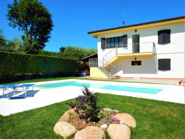 Ferienwohnung für 5 Personen, mit Terrasse und Garten sowie Pool in Cavaion Veronese