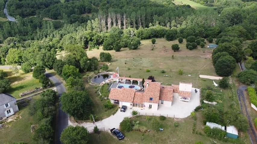 Gîte pour 2 personnes, avec jardin et vue ainsi que piscine et sauna à Brouchaud - 4