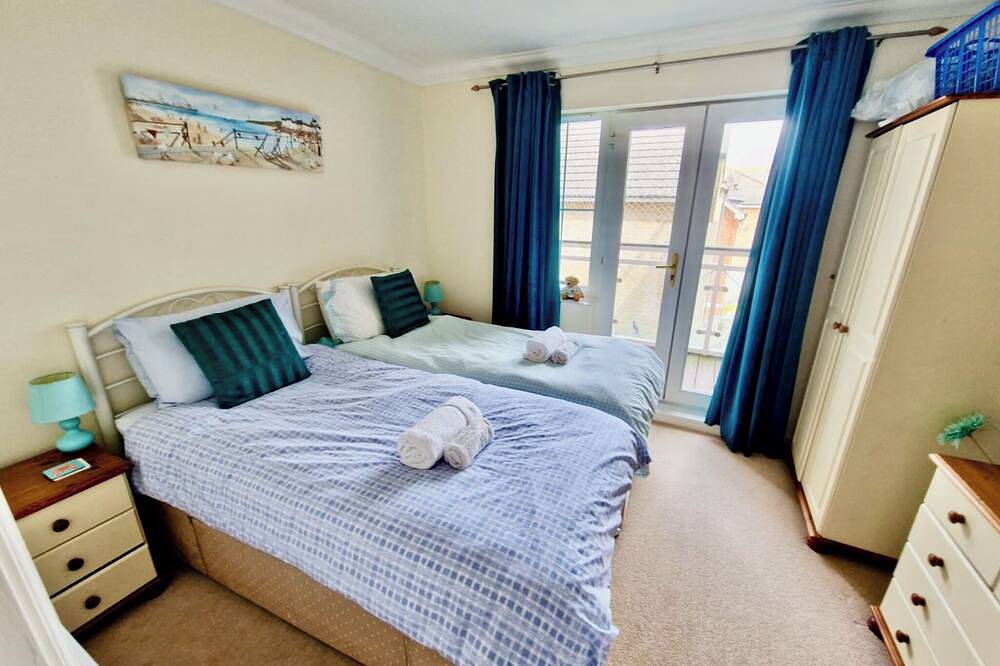 Entire apartment, Superb Two Bed, Two Bathroom Flat, With Two Balconies With Marina View in Eastbourne, East Sussex