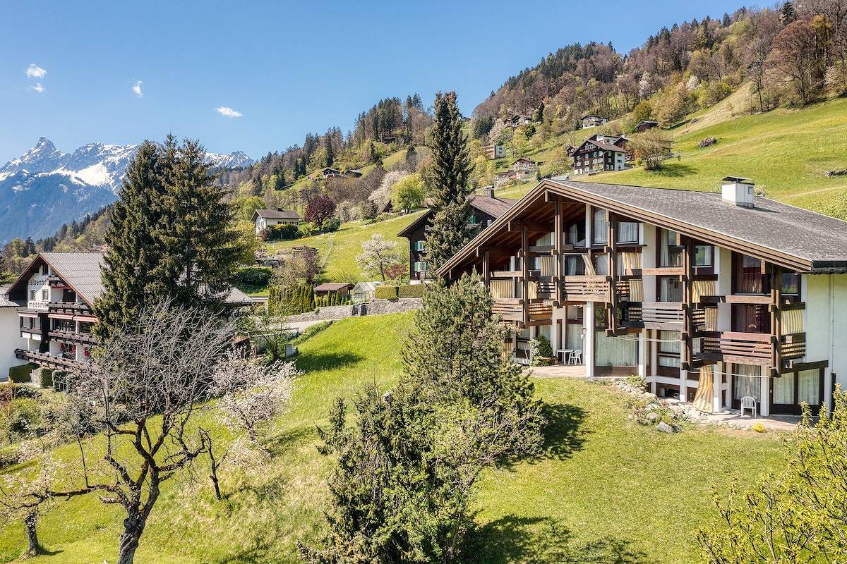 Geheel appartement, Retrowohnung mit Bergpanorama in Schruns, Schruns-Tschagguns