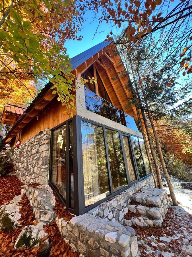 Villa pour 2 personnes, avec jacuzzi ainsi que balcon et jardin