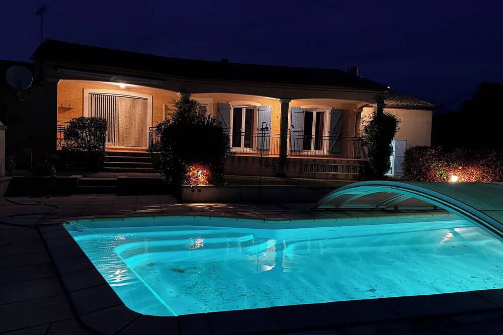 Une villa avec piscine dans un petit village bien calme au sud de la France in Garrigues-Sainte-Eulalie, Région de Nîmes