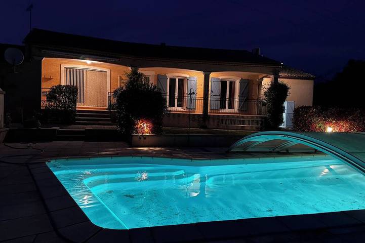 Villa pour 4 personnes, avec Terrasse ainsi que Jardin et Piscine
