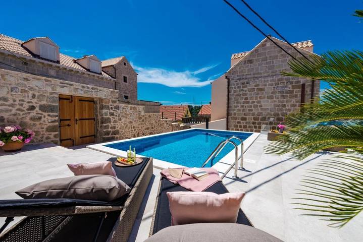 Villa pour 4 personnes, avec Terrasse ainsi que Piscine et Vue à Cavtat