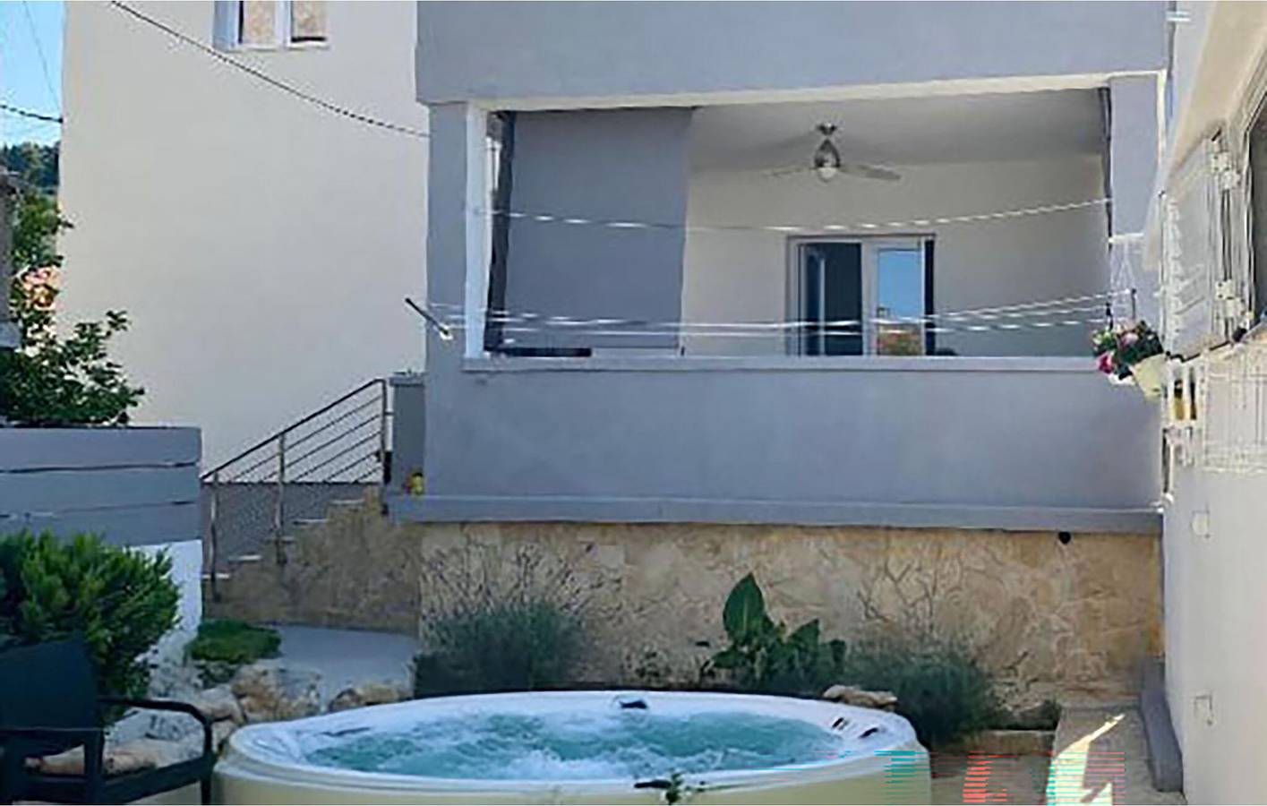 Apartamento vacacional entero, Apartamento de vacaciones para 6 personas con terraza in Preko, Uglijan