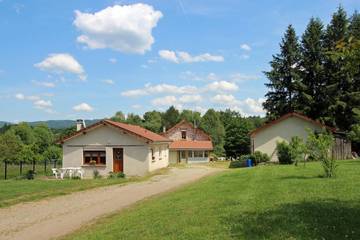 Gîte pour 6 personnes, avec jardin à Peyrat-le-Château