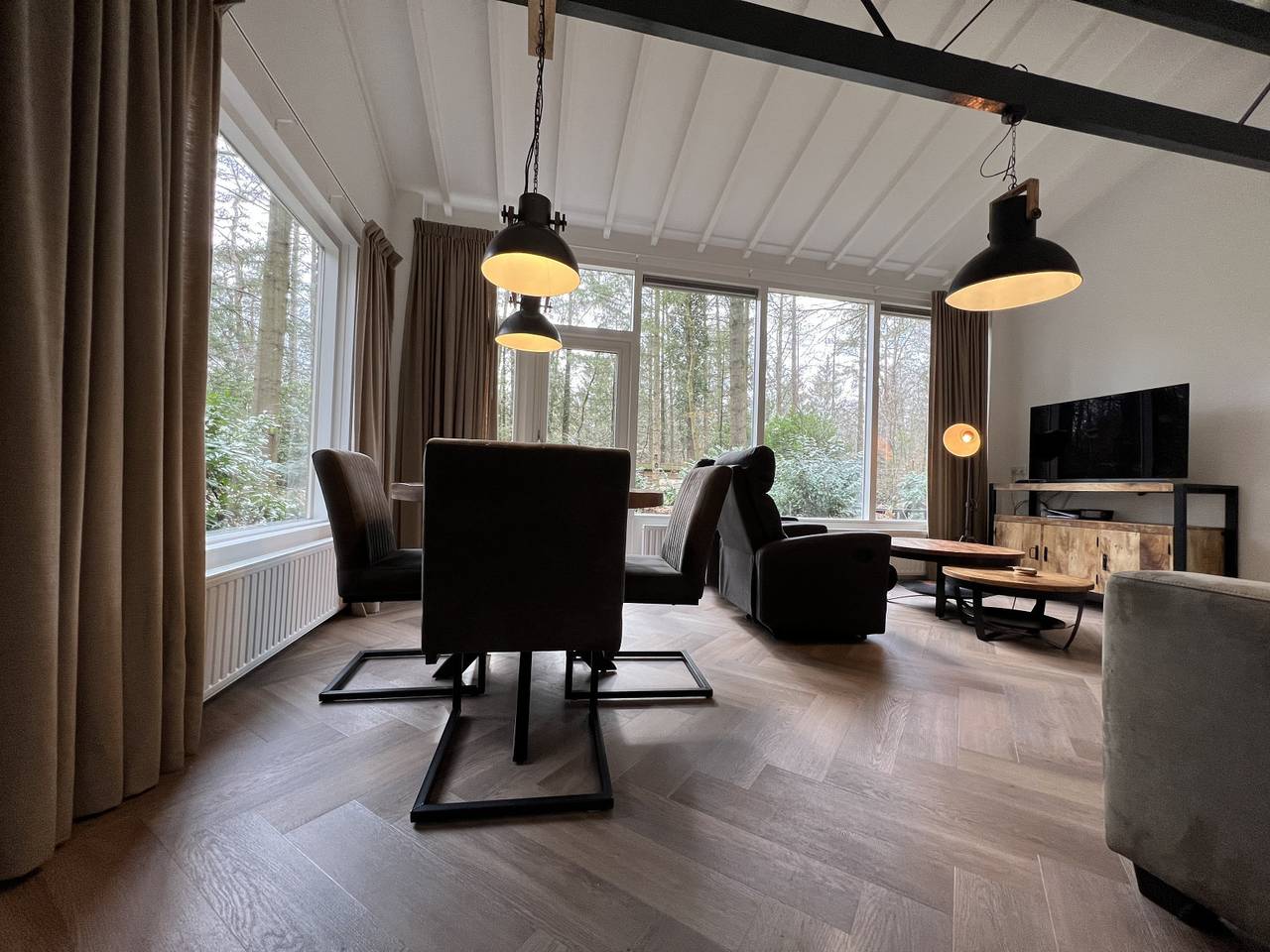 4 persoons vakantiehuis met heerlijke privé buitenspa en sauna in de bossen op de Veluwe. in Epe, Veluwe