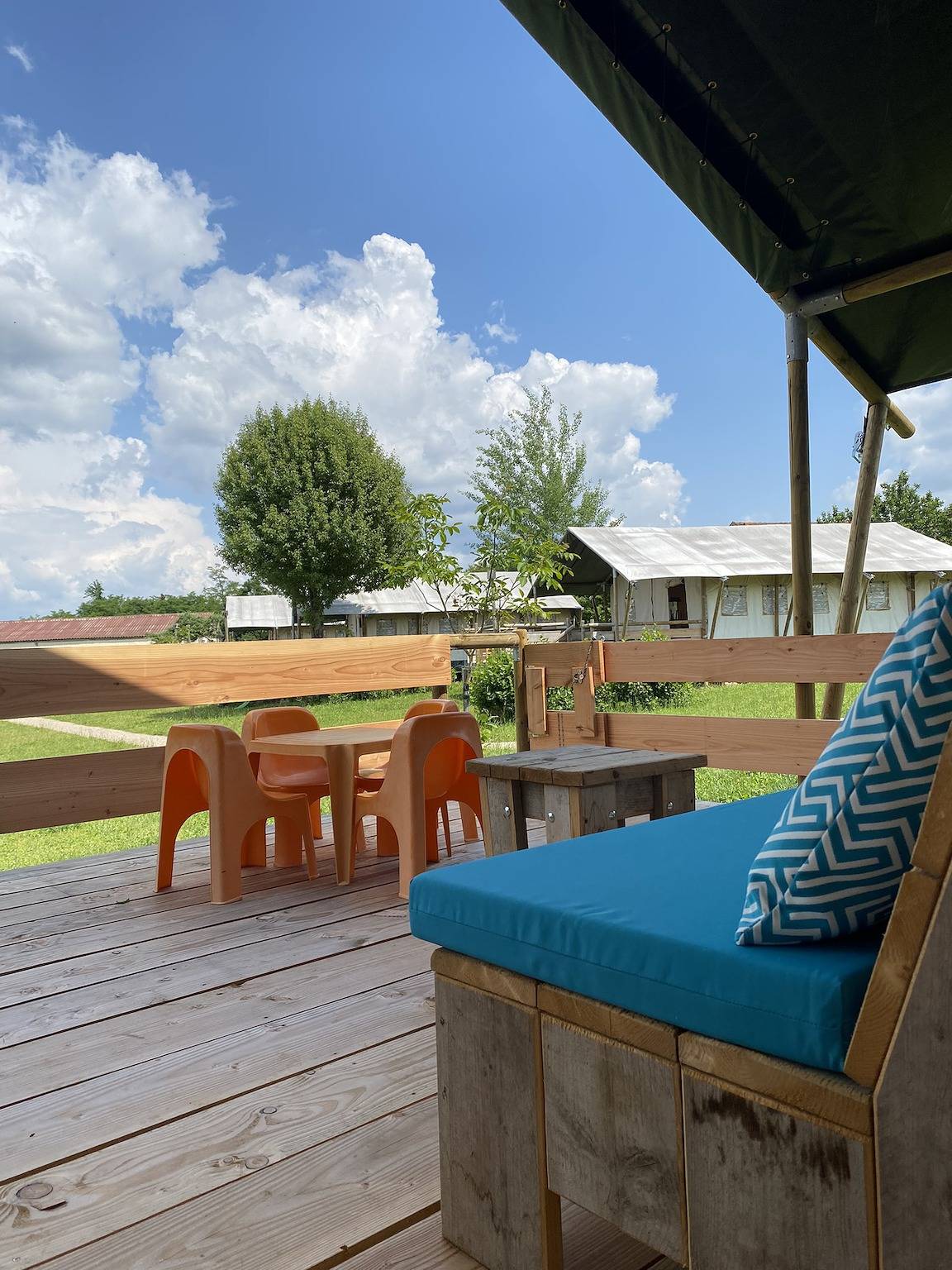 Tente Safari Standard 5 4 Pers. avec piscine partagée, terrasse privée et Wi-Fi in Paulin, Périgord Noir