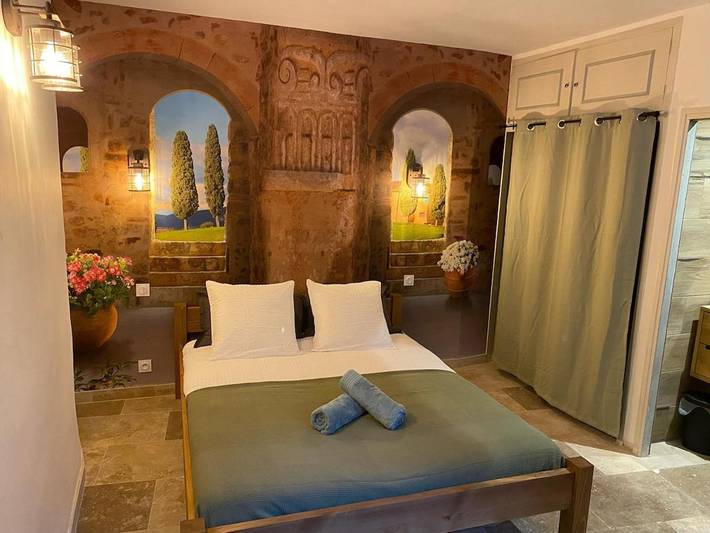 Location de vacances pour 8 personnes, avec Terrasse et Vue dans Cinema Utopia La Manutention Avignon