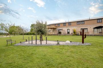 Gîte pour 3 personnes, avec jardin ainsi que terrasse et vue à Ploufragan