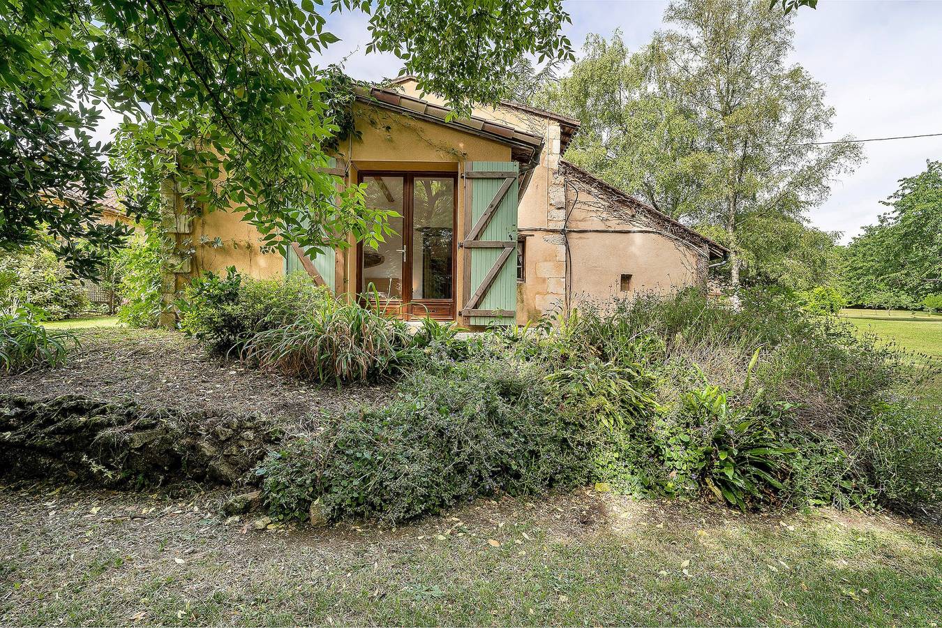 Gîte Les Loriots : terrasse privée, Wi-Fi et climatisation à Saint-Martin-des-Combes in Saint-Martin-des-Combes, Périgord Pourpre