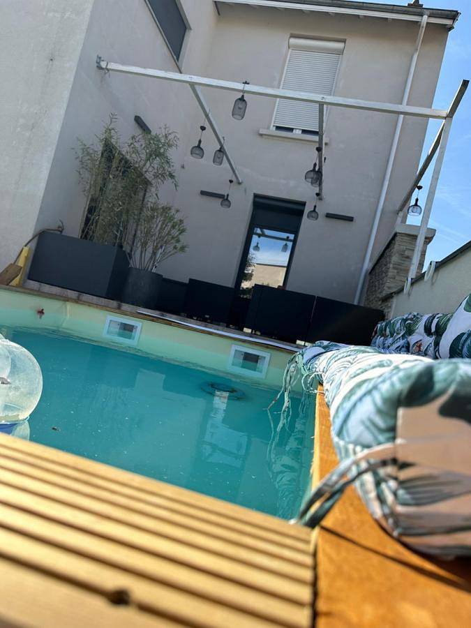 Villa pour 8 personnes, avec balcon ainsi que piscine et vue à Lyon - 3