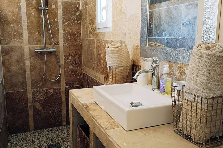 Nice air-conditioned villa with private pool in Noves, Arles und Umgebung