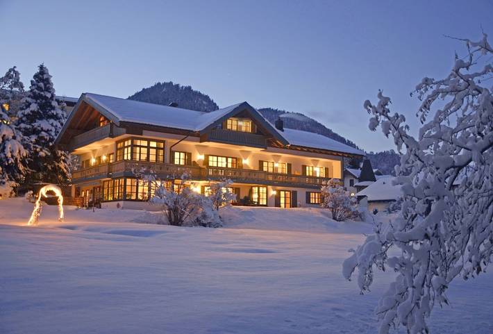 Ganze Ferienwohnung, Landhaus Kramer inkl. Chiemgaukarte - Ferienwohnung 4, 37qm Kienberg, Balk., Kochnische, 1 Schlafz., 1 Wohnschlafz. in Ruhpolding, Bayerische Alpen