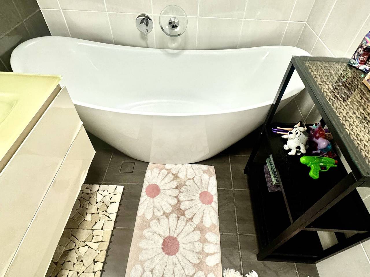 Literas para mochileros y piscina tamaño queen en Clifton Beach in Clifton Beach (Cairns), Cairns