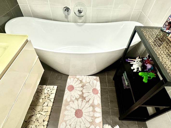 Literas para mochileros y piscina tamaño queen en Clifton Beach in Clifton Beach (Cairns), Cairns